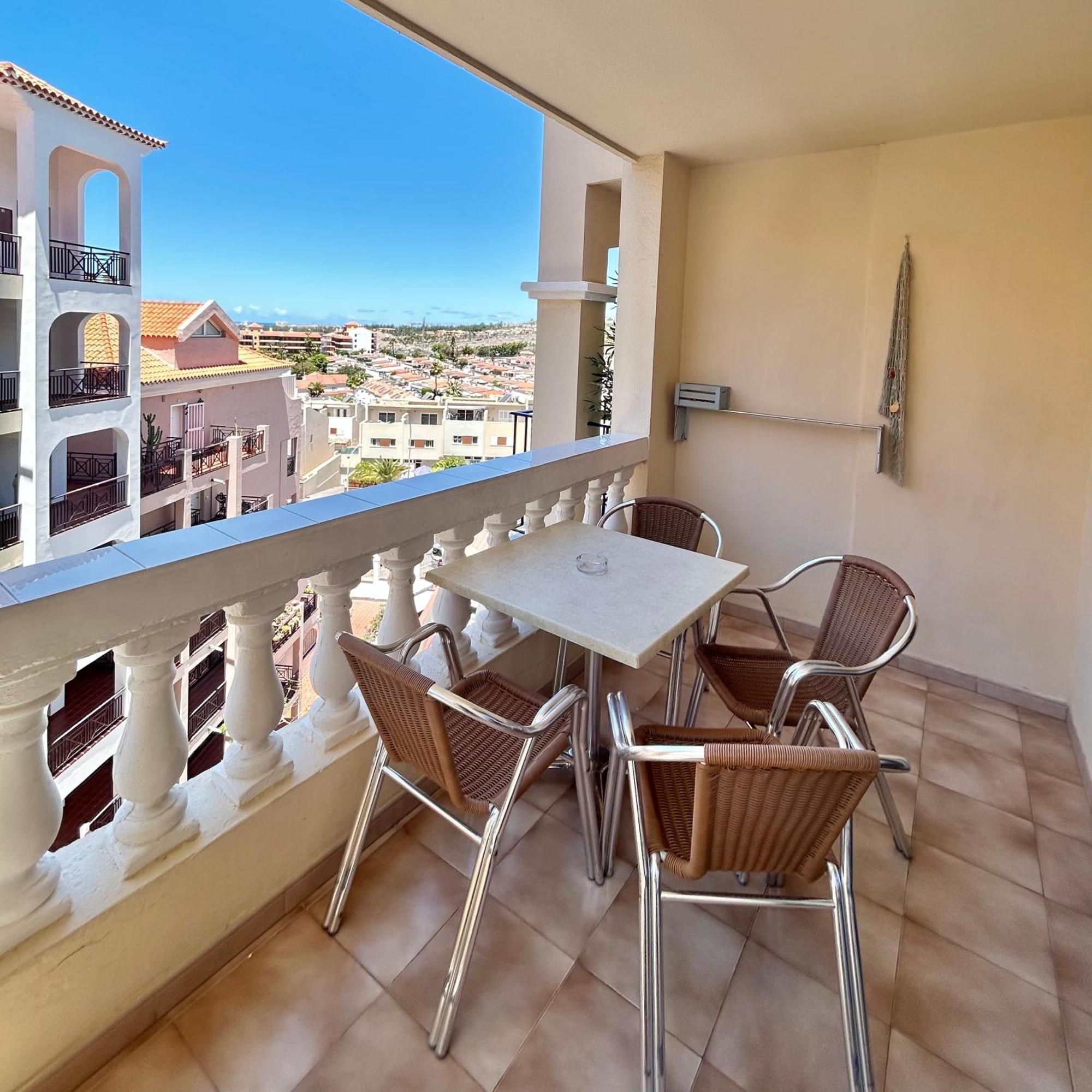 Lovely 1 Bed Apartment In Castle Harbour C108 Лос Кристианос Экстерьер фото