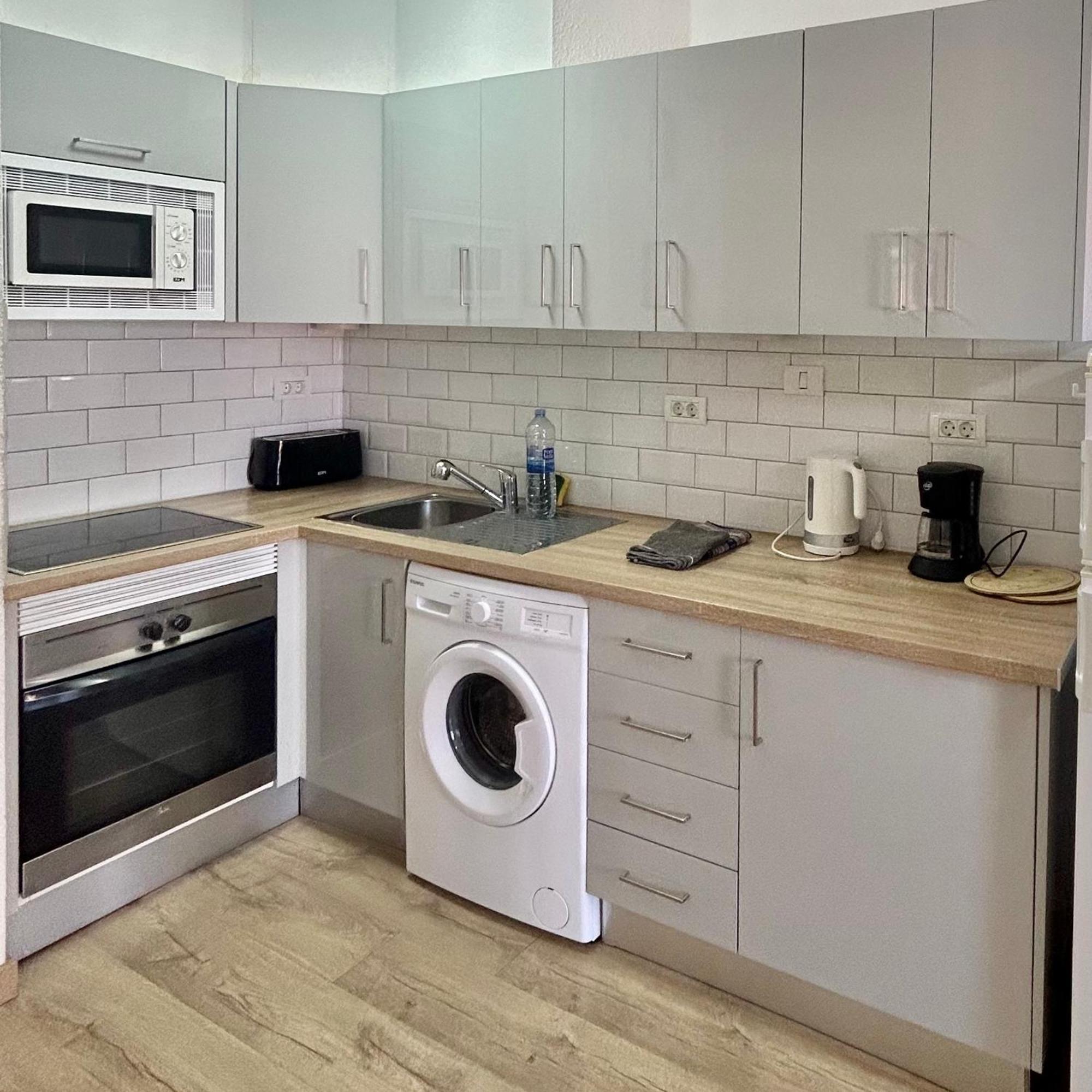 Lovely 1 Bed Apartment In Castle Harbour C108 Лос Кристианос Экстерьер фото